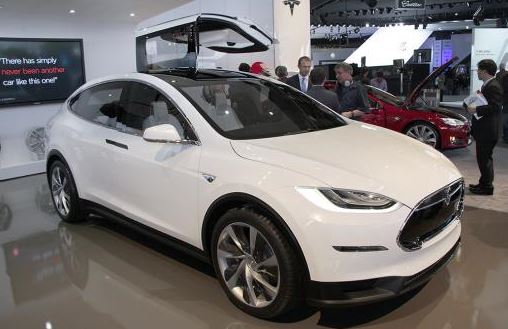Tesla Model X Electric SUV идва през първото тримесечие на 2015